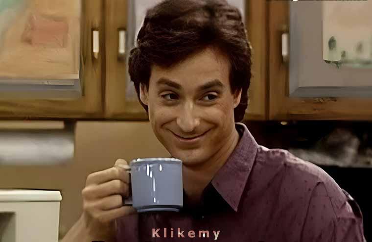 - Jak to możliwe, że pierwszy raz widzę cię uśmiechniętego w pracy?