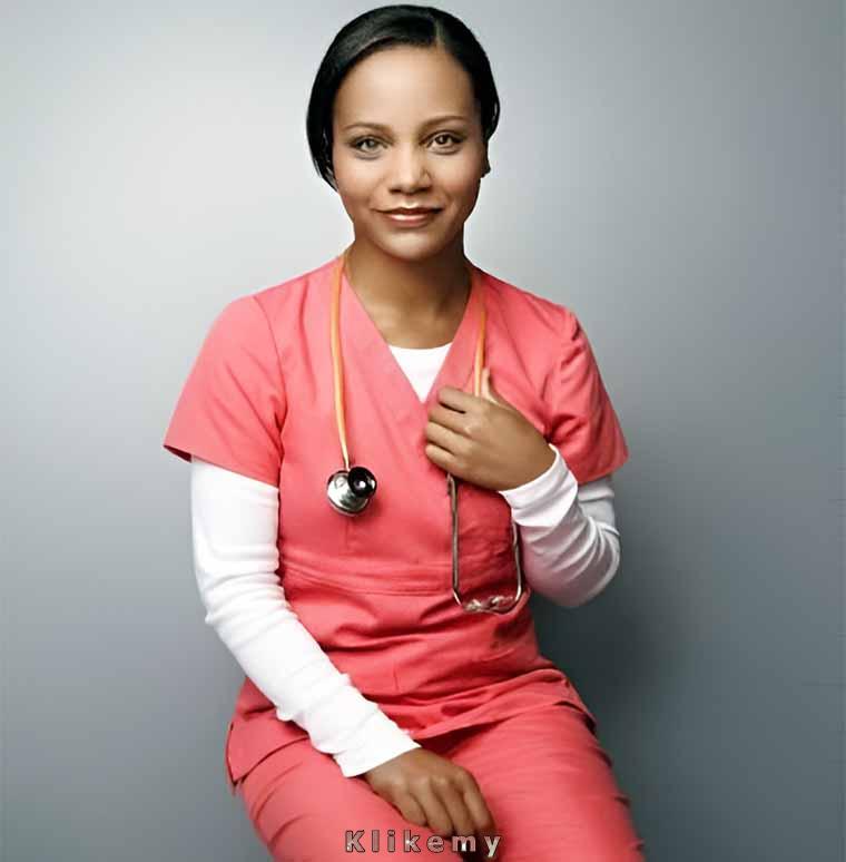 Kiedy pielęgniarka siedząca na oddziale została brutalnie sfotoszopowana