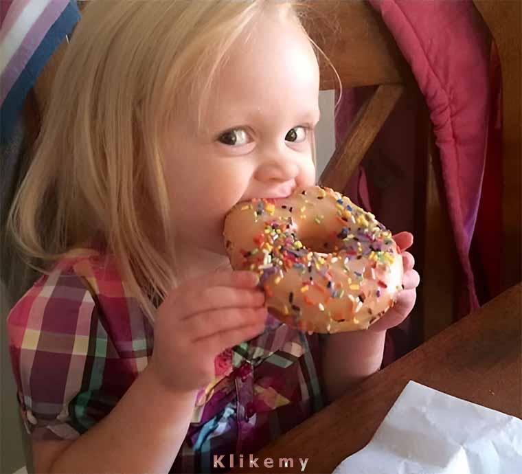 Mój wyraz twarzy kiedy ktoś wchodzi a ja powinnam być na diecie